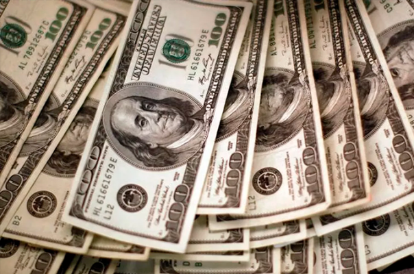 Dólar avança com influêcia externa e tem máximas a R$ 5,52